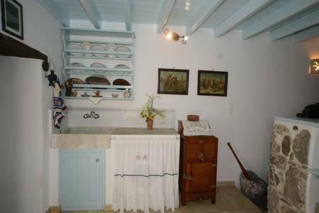 Old Traditional House Mandraki  Экстерьер фото